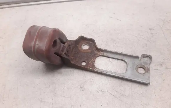 Audi A6 S6 C6 4F Muffler mount bracket/holder 