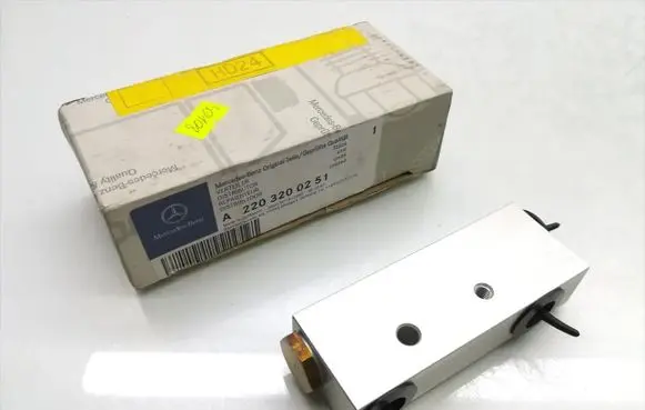 Mercedes-Benz S W220 Suspension control unit/module A2203200251