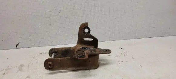 Chrysler Voyager Engine mounting bracket