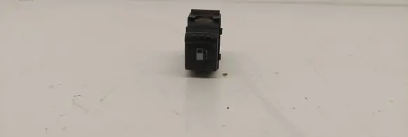 Volkswagen PASSAT B5.5 Fuel tank opening switch 1J0959833A