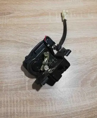 Toyota Prius (XW20) Rear glass lock/latch WHITECONECTOR