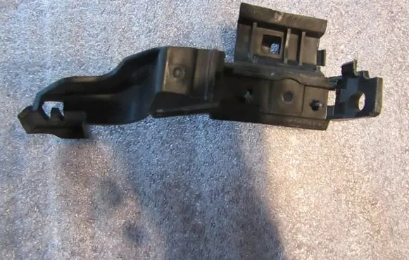 Audi A4 S4 B8 8K Bumper support mounting bracket corner 8K9807890B