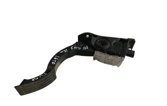 Ford Focus Accelerator throttle pedal BV619F836AB