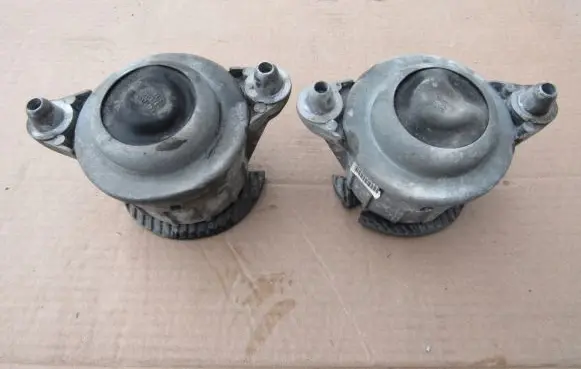 Mercedes-Benz E W212 Engine mount bracket A2122400417 A2122400317