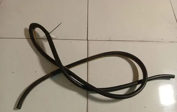 Toyota Avensis T250 Rubber seal front coupe door