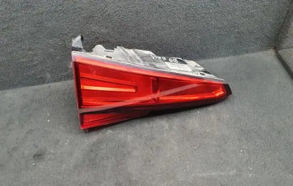 Tailgate rear/tail lights
