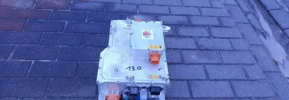 Voltage converter inverter