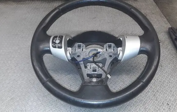 Toyota Yaris Steering wheel