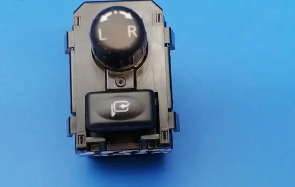 Wing mirror switch
