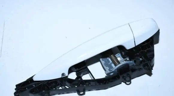 Rear door exterior handle/bracket
