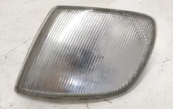 Volkswagen PASSAT B4 Front reflector 185102B