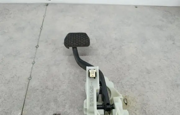 BMW 3 F30 F35 F31 Brake pedal 6876797