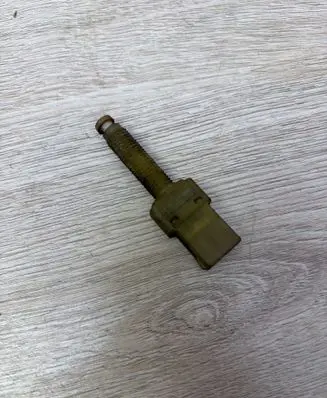 Audi 80 90 S2 B4 Brake pedal sensor switch 443945515