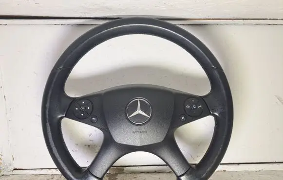 Mercedes-Benz C W204 Steering wheel A2044600303 A2048210051 A2048210151