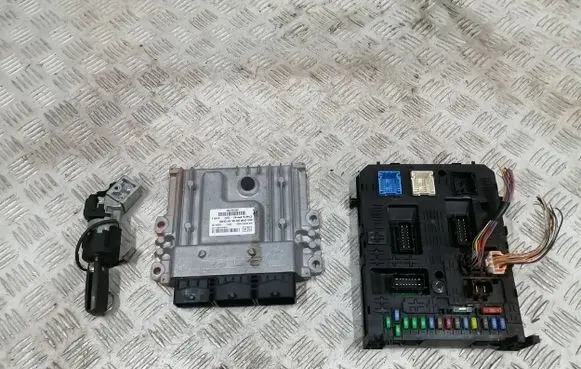 Peugeot 3008 I Engine control unit/module 9667175380 9802943180 28346183