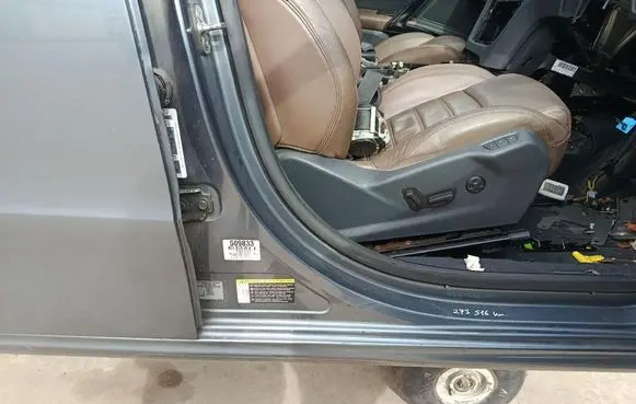 Peugeot 508 RXH Pillar (middle)
