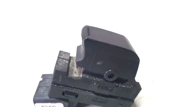 Suzuki Swift I Electric window control switch 62J00