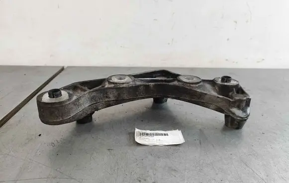 Engine mounting bracket
