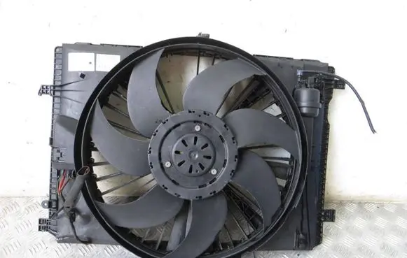 Mercedes-Benz CLS C218 AMG Electric radiator cooling fan A2045050255