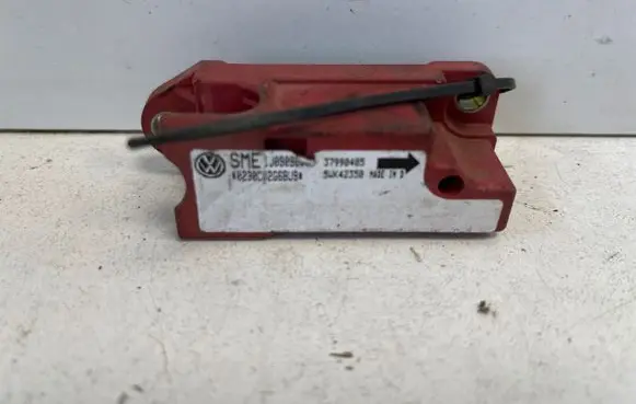 Volkswagen Golf IV Airbag deployment crash/impact sensor 1J0909606C 5WK42350 37990405