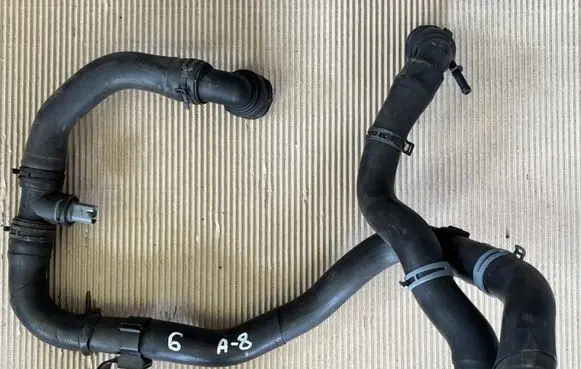 Engine coolant pipe/hose