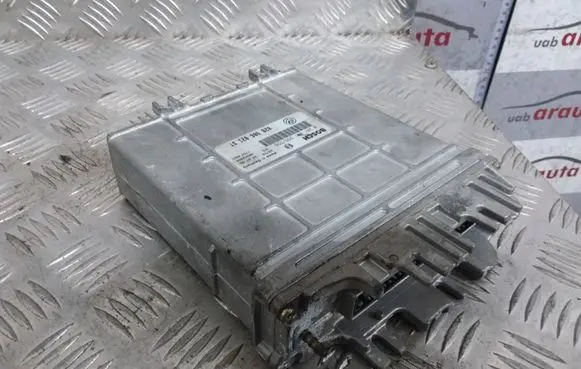 Volkswagen PASSAT B5 Engine control unit/module 028906021DT 0281001555 0281001556