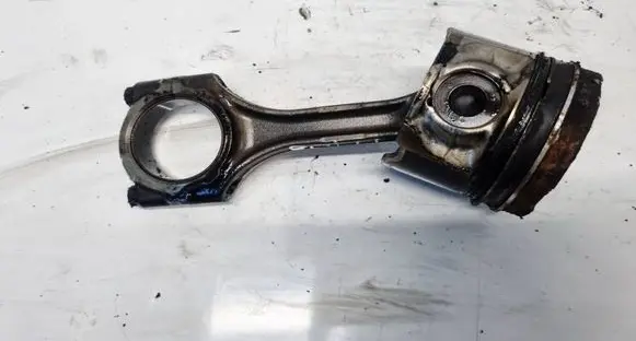 Toyota Corolla Verso AR10 Piston with connecting rod 