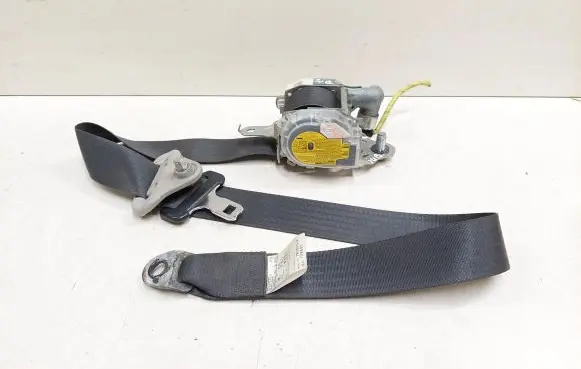 Subaru Forester SH Front seatbelt 7R3010P 109693 0437088
