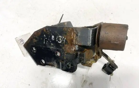 Toyota Yaris Engine mounting bracket