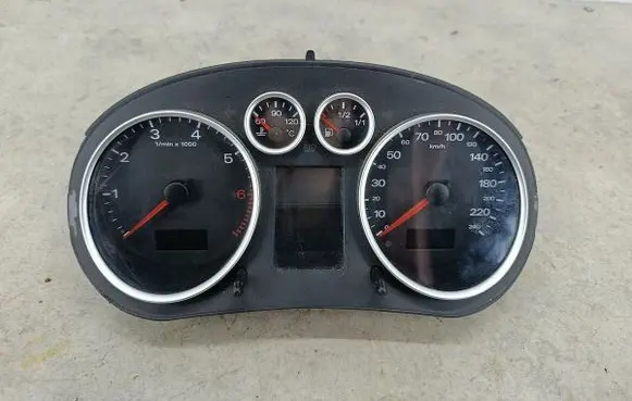 Audi A2 Speedometer (instrument cluster) 