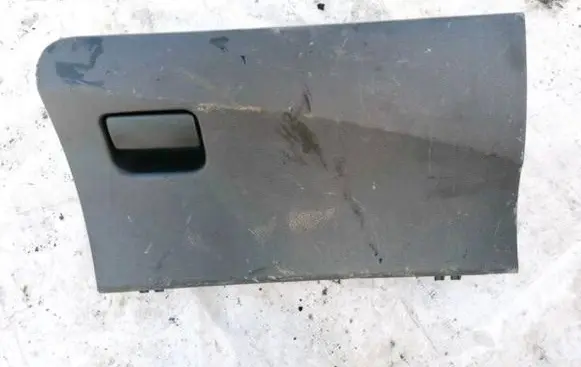 Glove box