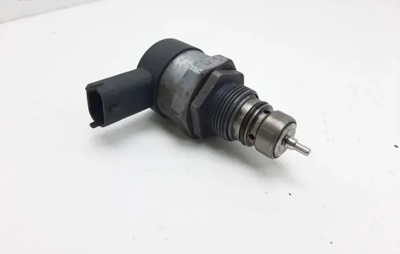 Volvo V60 Fuel pressure regulator 31216313 0281002990