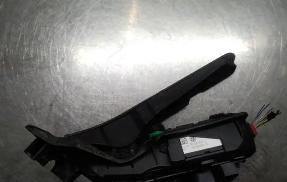 Volkswagen PASSAT B6 Accelerator pedal position sensor 1K273503M 6PV00874501