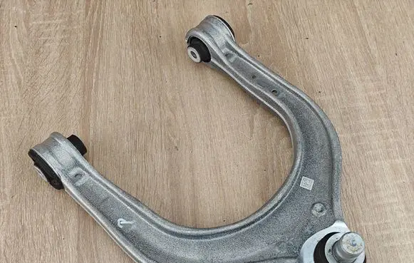 BMW X6 G06 Front upper control arm/wishbone 6883116