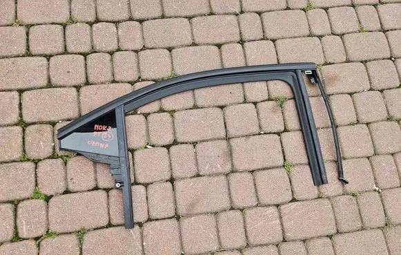 Opel Mokka B Rear vent window glass 9841995180-x