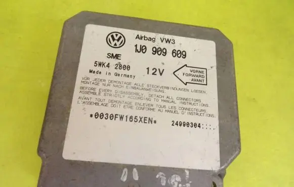 Volkswagen Golf IV Airbag control unit/module 1J0909609