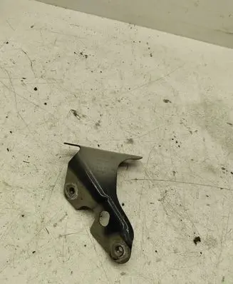 Audi Q7 4L Fender mounting bracket 4L0821136
