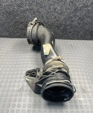 Mercedes-Benz CLK A209 C209 Intercooler hose/pipe A2710901437