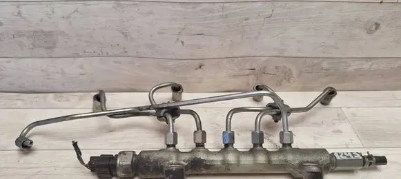 Toyota Corolla Verso AR10 Fuel main line pipe 