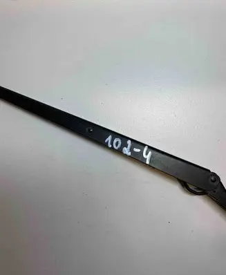 Front wiper blade arm