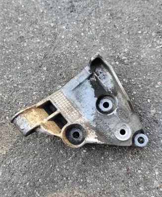 Land Rover Range Rover Sport L320 Power steering pump mounting bracket QVU500340
