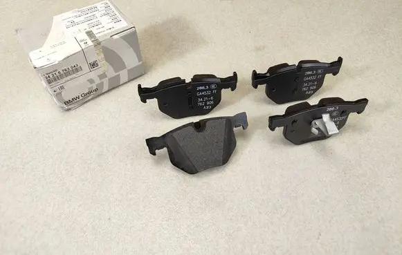 BMW 5 E60 E61 Brake pads (rear) 6763043
