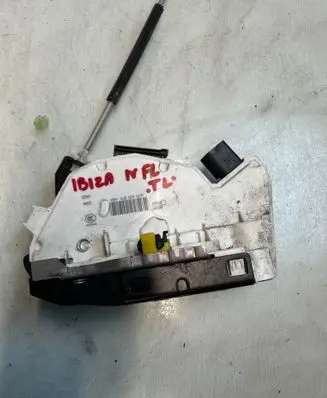 Seat Ibiza IV (6J,6P) Rear door lock