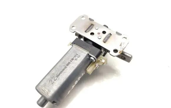 Volvo V70 Seat adjustment motor 0390203219