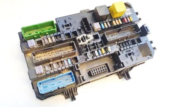 Opel Zafira B Fuse box set 13206759 sw0812