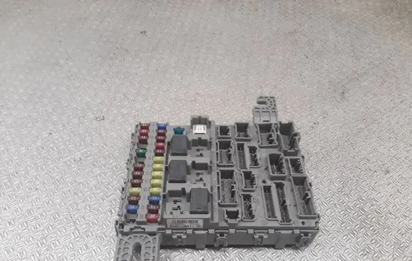 Honda FR-V Fuse module SJHG011