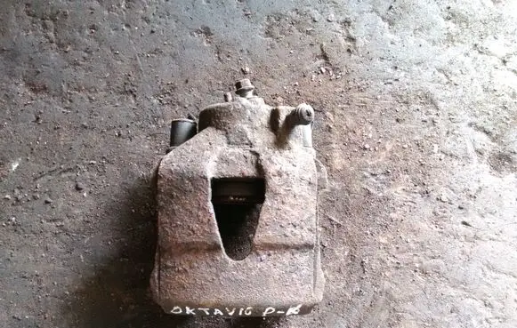 Skoda Octavia Mk1 (1U) Front brake caliper