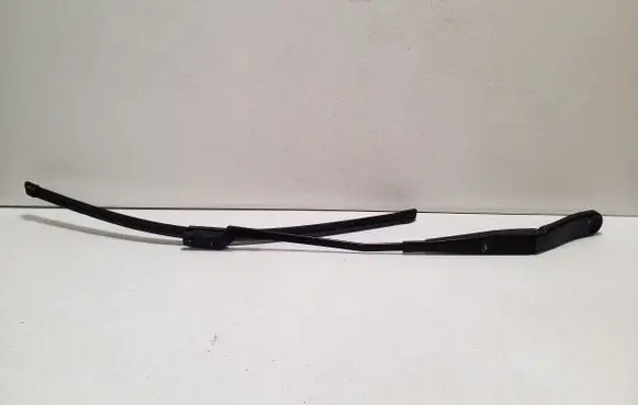 Volvo XC60 Front wiper blade arm 30753530