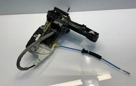 Mercedes-Benz E W212 Front door lock A0997200635 ZGS005 0030