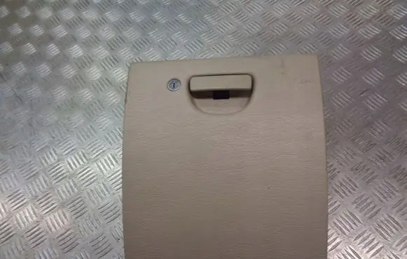 Chrysler PT Cruiser Glove box